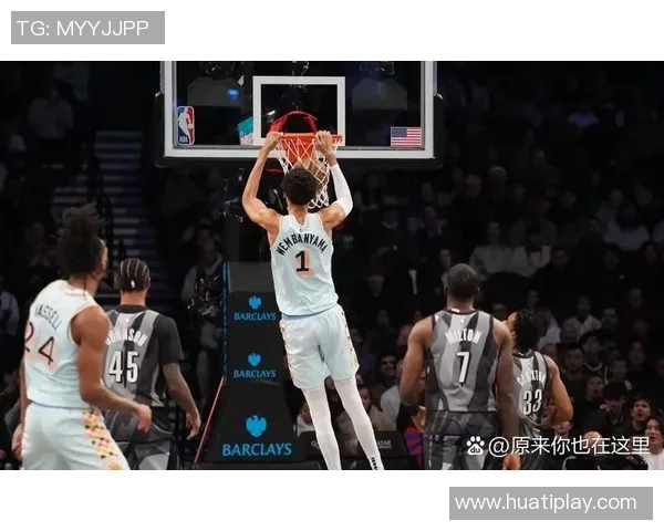 文班亚马半场表现起伏6分2板2帽5助攻却伴随4次失误